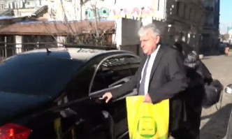 Служебният вътрешен министър Бойко Рашков бе засечен да пие през