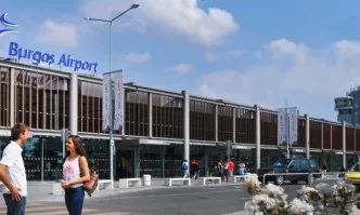 Затвориха летище Бургас до 23 март