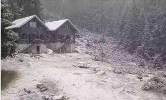 Сняг на парцали вали в Пирин планина Това се вижда