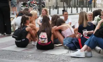 Близки и приятели на загиналото 15 годишно дете в столицата се