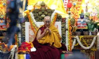 Наричайки себе си обикновен будистки монах който по принцип не