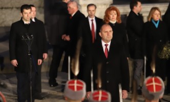 Тази година отбелязваме националния си празник когато родината ни приема