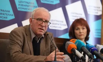 ЦИК още не е решила как ще гласуват карантинираните, канят на среща Стойчо Кацаров и Ангел Кунчев