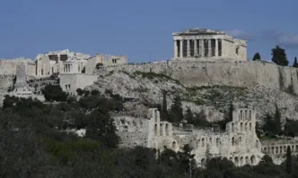 Гърция въвежда таван на печалбата от горива и хранителни стоки