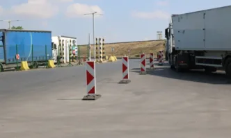 Движението на всички видове моторни превозни средства ще бъде спряно