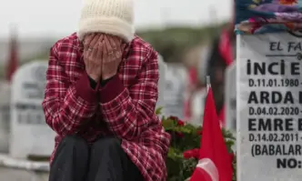 Турция година след опустошителното земетресение – гневът и траурът се смесват с разочарование