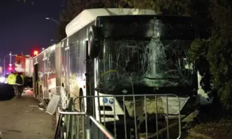 Инцидент в София: Автобус на градския транспорт влезе в насрещното, има пострадали /ОБНОВЕНА/