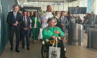 И друг спортен герой кацна в България. Златният Ружди Ружди покори върха в Делхи