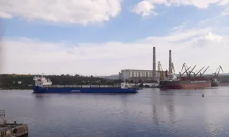 Кораб под руски флаг с цистерни на Газпром е акостирал във Варна