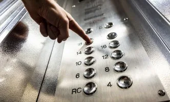 Осем души пропаднаха с асансьор във варненска болница