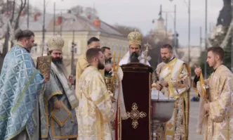 Богоявленски водосвет с освещаване на бойните знамена знамената светини и щандартите