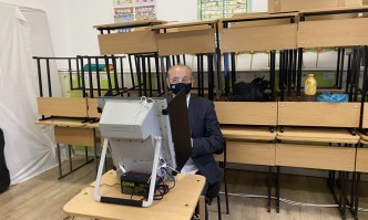 Ахмед Доган гласува: Не участвам в политиката (ВИДЕО)