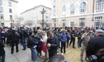 Протест в София с призиви за оставка на директора на Народния театър