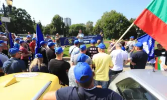Синдикатите заплашиха че ако исканията не бъдат удовлетворени шофьорите ще