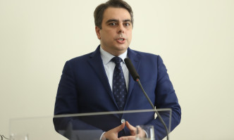 Асен Василев се хвали с бюджет на плюс в края на май с над 600 милиона лева