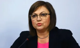 Лидерът на БСП Корнелия Нинова и депутати от парламентарната група