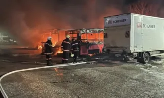 Мистериозен пожар унищожи 4 общински автобуса в базата в Костинброд