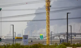 Абу Даби ще поеме разходите на блокирани туристи заради затвореното въздушно пространство
