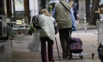 Най-бедните пенсионери ще получат по 120 лева за храна през април
