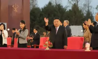 Севернокорейски балон с боклук кацна в президентския комплекс в столицата