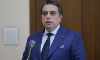 Вчера излязохме на международни пазари за да наберем дълга заложен