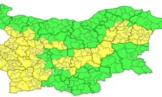 Днес още сутринта в северозападните райони ще завали дъжд съобщиха