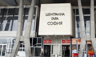 Теренът се намира в района на Централна гара СофияБДЖ ще