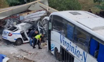 Първо бе задържан единият от заподозрените сирийци По късно последва арест