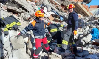Спасиха мъж в Турция след близо 10 дни под руините