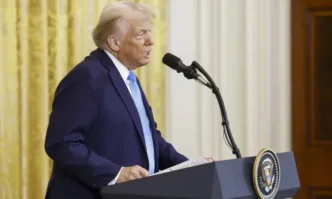 32 годишен американец беше арестуван и му бе повдигнато обвинение за