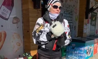 Близка до Нинова депутатка разходи ски екипче за 2000 лева