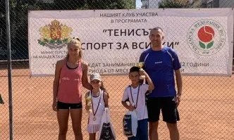 Даниел Стоянов и Лара Борисова триумфираха на Мастърс за момчета и момичета до 8 г.