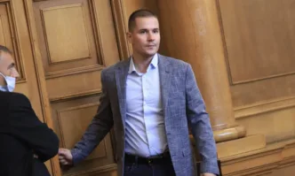 Изпълнителният директор на държавната структура е послушна пионка в ръцете