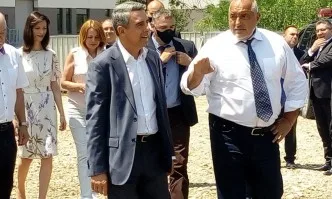 Борисов се включи в символичната първа копка на сградата на българския суперкомпютър
