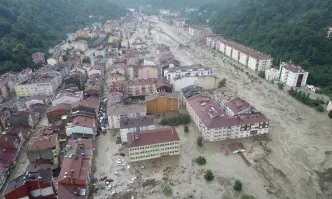Най-малко 11 загинали при наводнения в Северна Турция