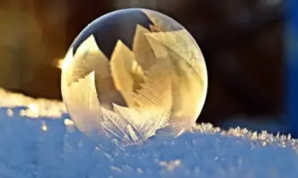 Сутринта на места в низините и котловините видимостта ще бъде