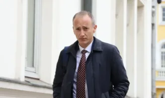 От Фейсбук профила на бившия министър на образованието Красимир ВълчевЕзик