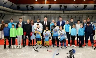 Министър Кралев откри реновираната тренировъчна зала на Зимния дворец на спорта