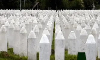 ЕС: Който отрича геноцида в Сребреница няма място в Европа