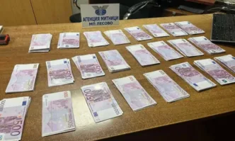 Служителите на Митнически пункт Лесово задържаха недекларирани 150 000 евро при