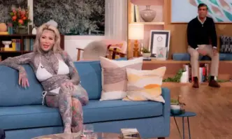 Премиерът на Великобритания е чакал неудобно реда си в сутрешен