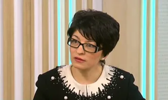Десислава Атанасова: Президентът ползва само част от правата си – да налага вето