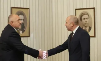 Ако той не излезе на политическия терен сега по късно това