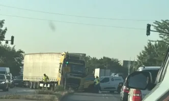 Денят в столицата започна с катастрофа По данни на очевидци