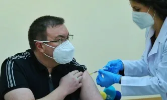 Проф. Костадин Ангелов е готов за трета доза от ваксината срещу коронавирус