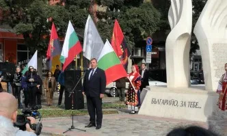 Каракачанов: Правителството не трябва да пада
