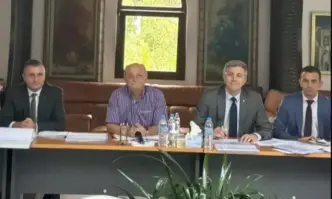 Почетният председател на ДПС д р Ахмед Доган и ръководството на