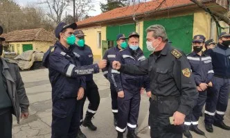 Наградиха полицаи и пожарникари заради действията им на жп гарата в Борово
