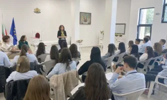 Медицински сестри разказаха за професията пред ученици в Луковит