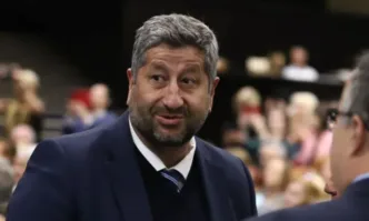 Съпредседателят на ДБ Христо Иванов също реши да даде своя